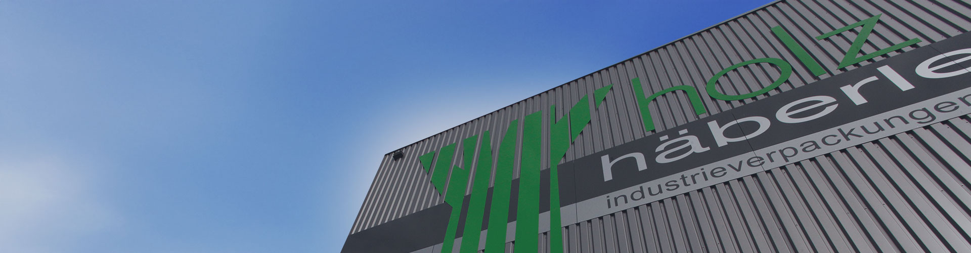 Häberlen-Börsig Produktionshalle mit Logo außen