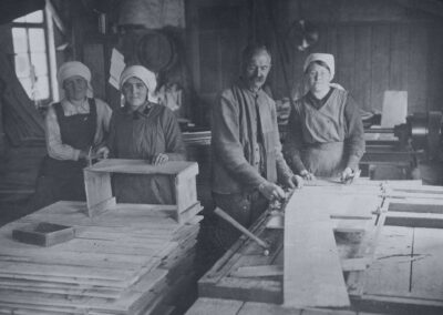 Bild aus der Historie von der ersten Kistenproduktion in 1915